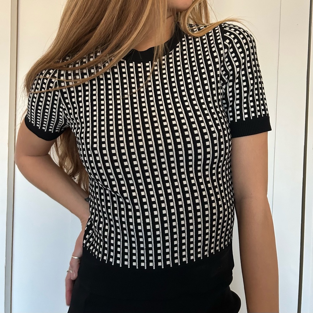 Black and White Patterned Short Sleeve Top